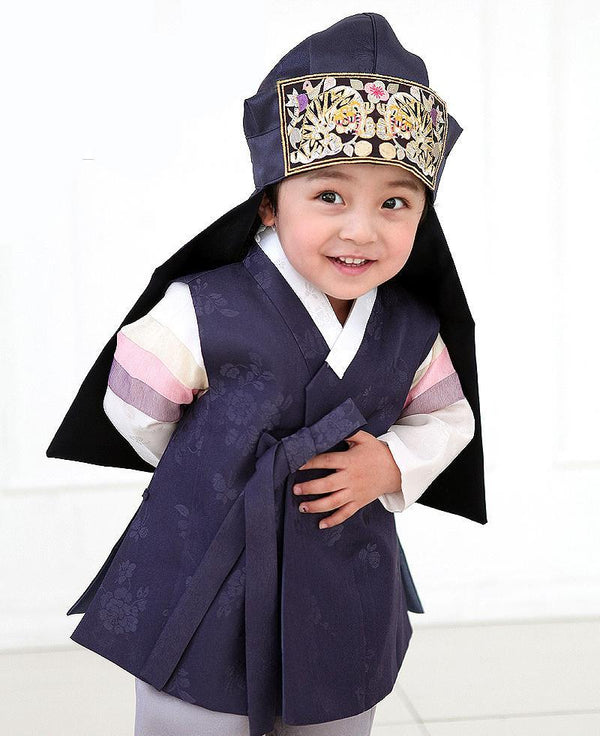 Children&#39;s Hanbok: Adorable Boys and Cute Girls Collection