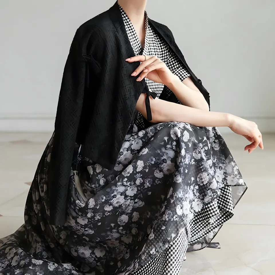 The Darae Lifestyle Blouse, blouse from the collection, product photograph
