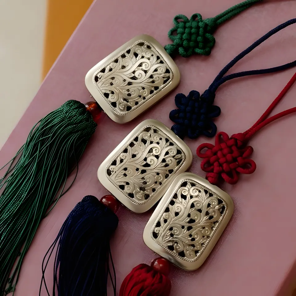 The Sagak Norigae, accessory from the collection, product photograph