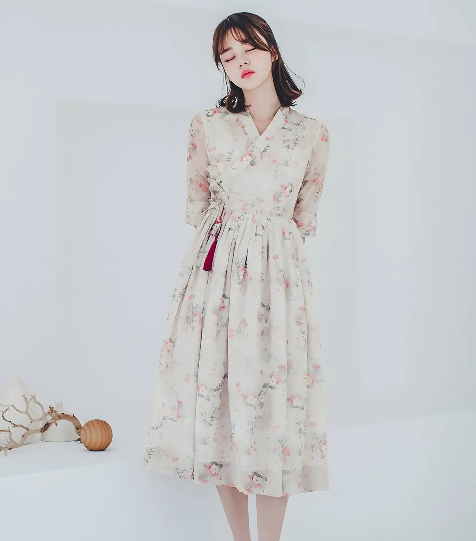 The Geunal Cheollik, dress from the collection, product photograph