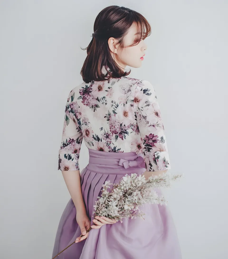 The Kkochgeoreum Cheollik, dress from the collection, product photograph